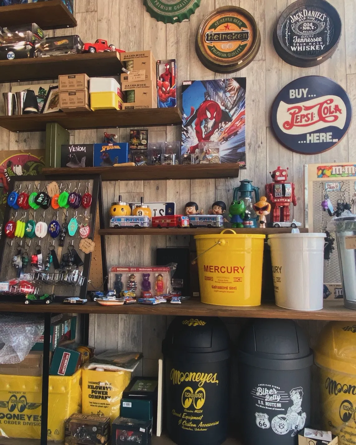 CLOVERのアメリカンな店内空間
